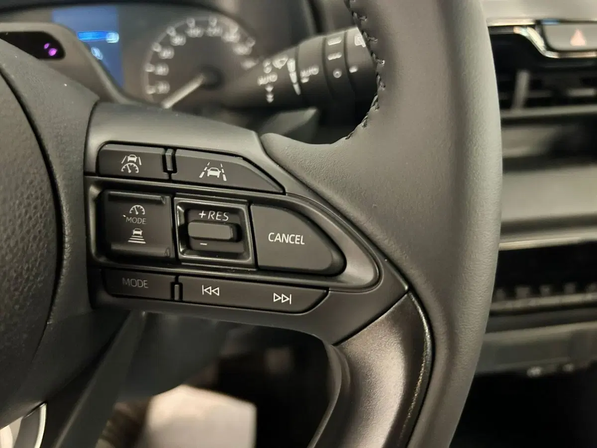 Mazda Mazda2 Hybrid nuova a Pavia (12)