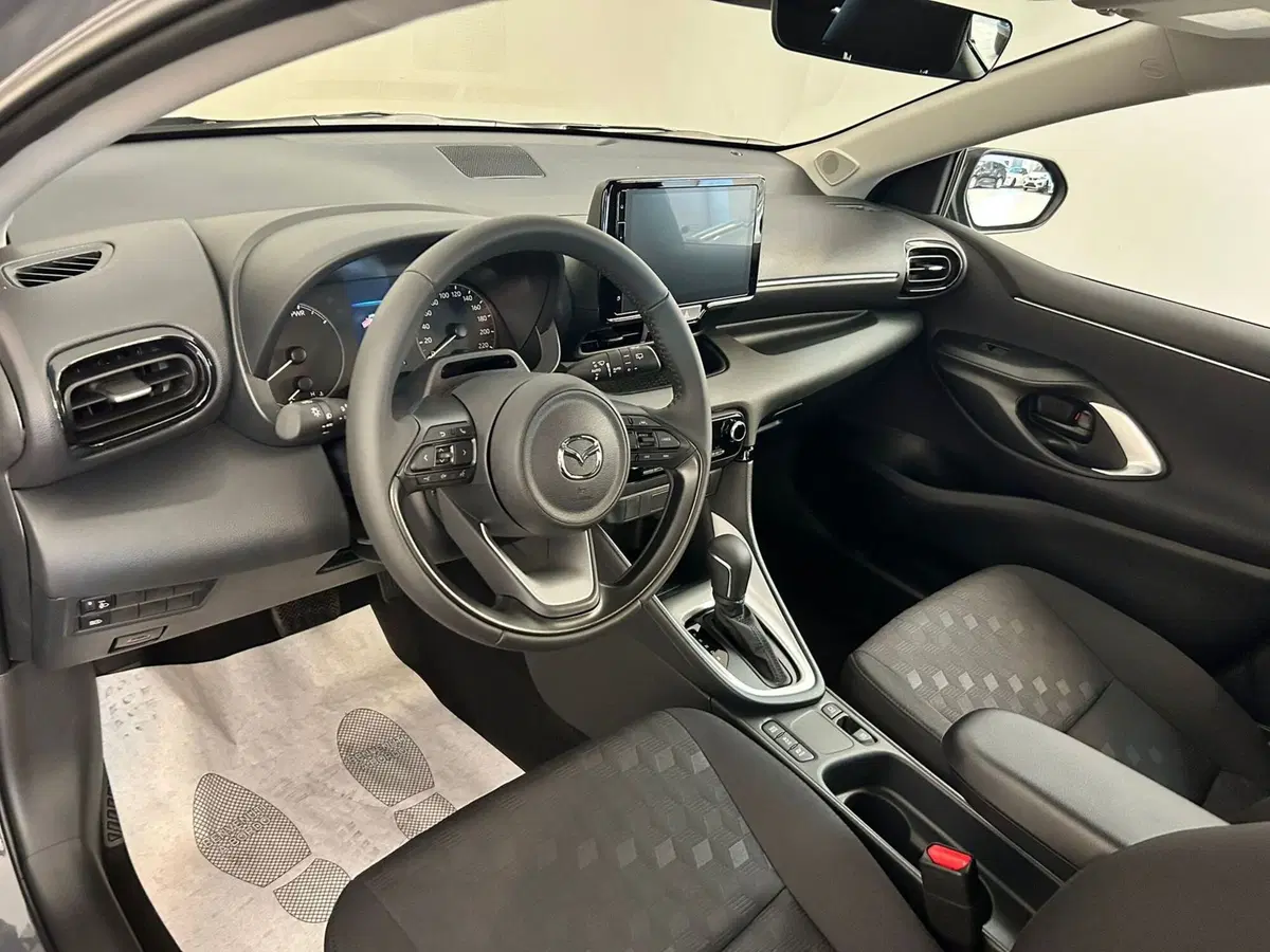 Mazda Mazda2 Hybrid nuova a Pavia (14)