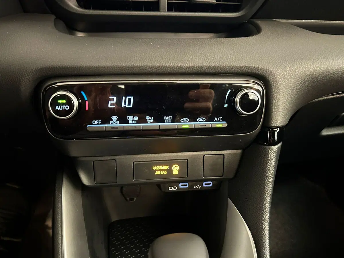 Mazda Mazda2 Hybrid nuova a Pavia (9)