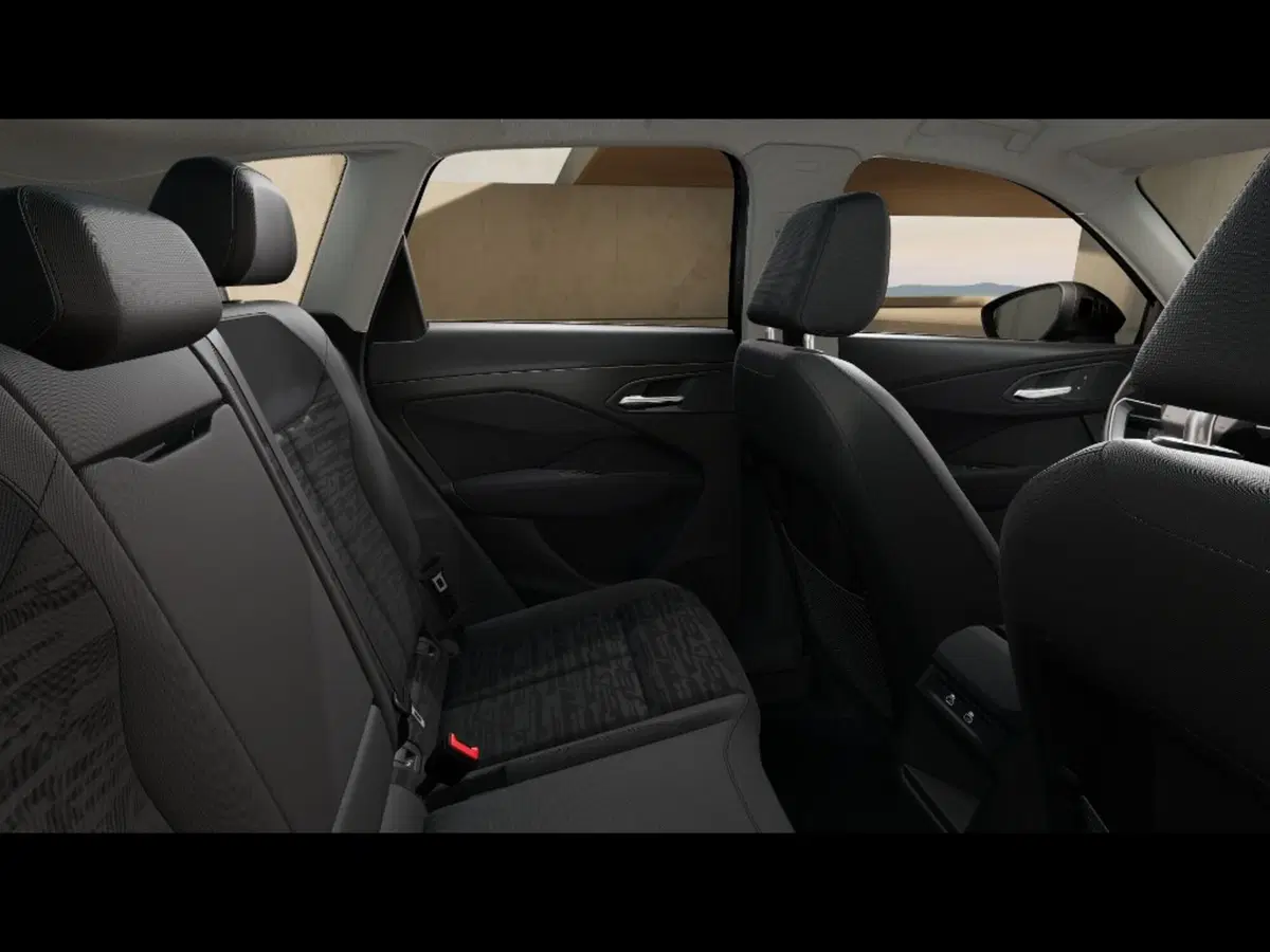 Audi Q3 Sportback nuova a Livorno (10)