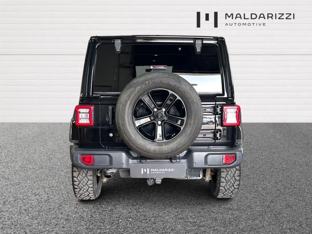 Jeep Wrangler Unlimited usata a Bari (3)