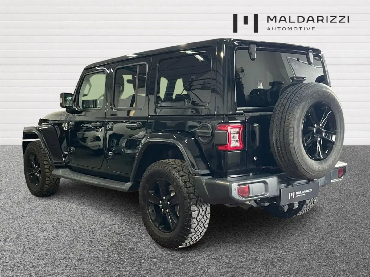 Jeep Wrangler Unlimited usata a Bari (4)