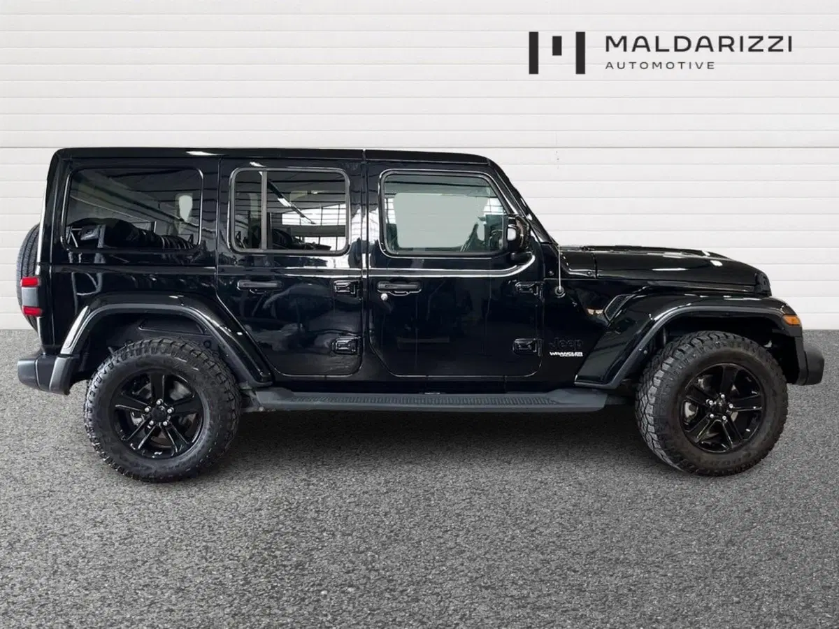 Jeep Wrangler Unlimited usata a Bari (5)