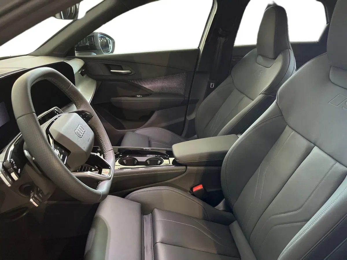 Audi Q3 Sportback nuova a Bari (7)