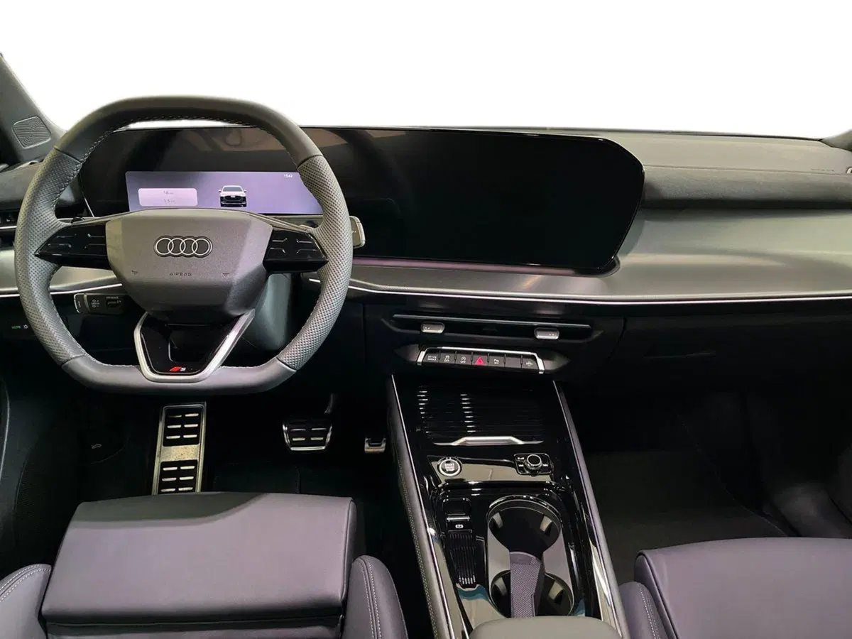 Audi Q3 Sportback nuova a Bari (8)