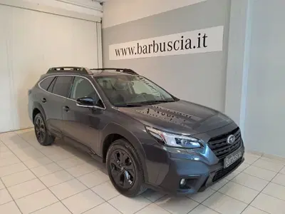 Subaru Outback 2.5i 4dventure lineartronic del 2021 usata a Pescara