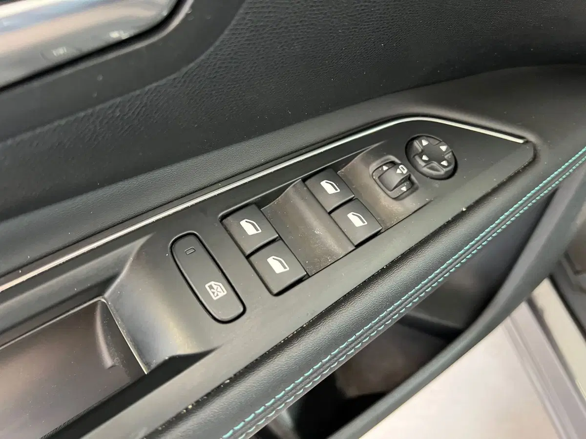 Peugeot 5008 usata a Bari (13)