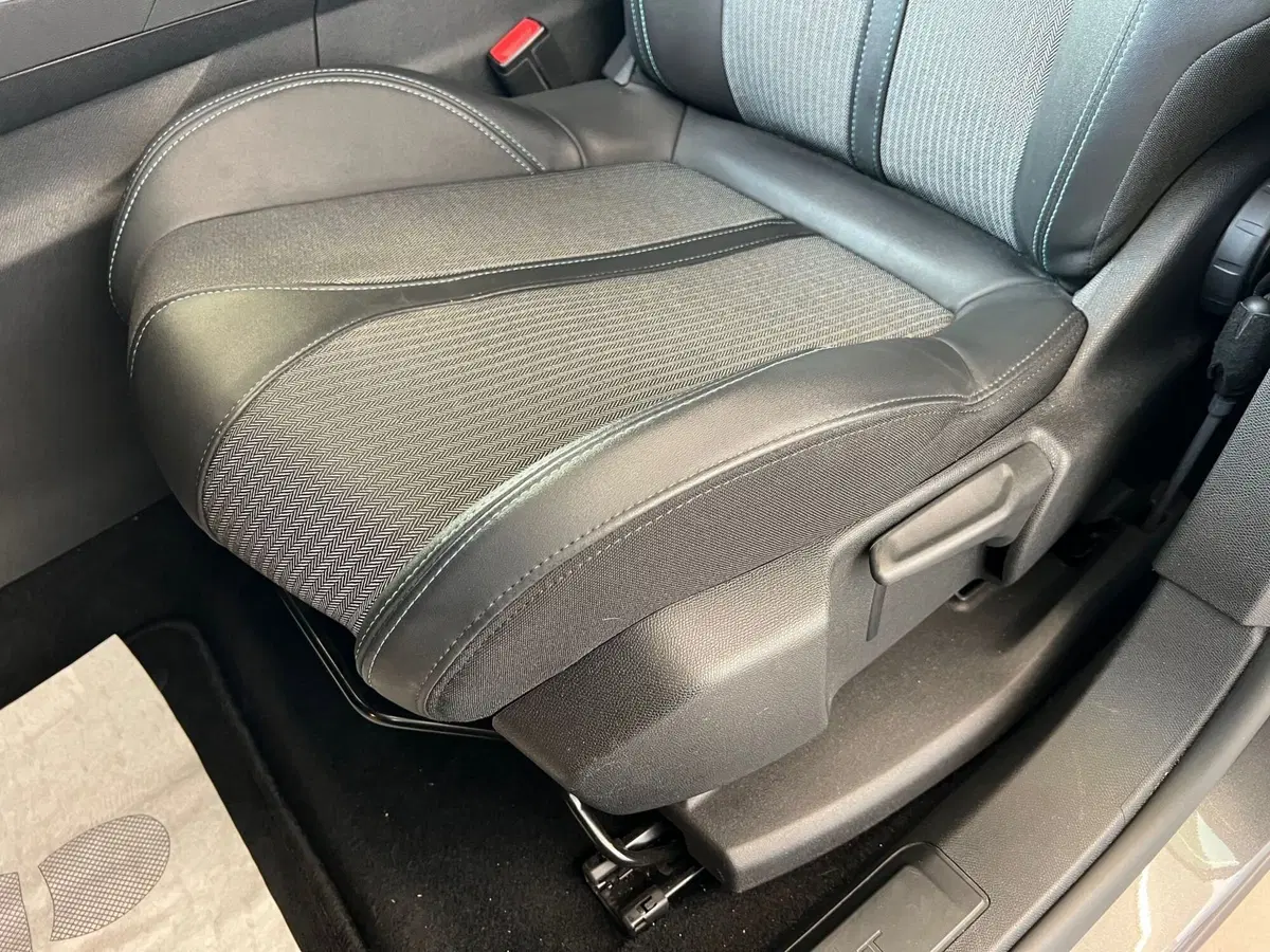 Peugeot 5008 usata a Bari (16)