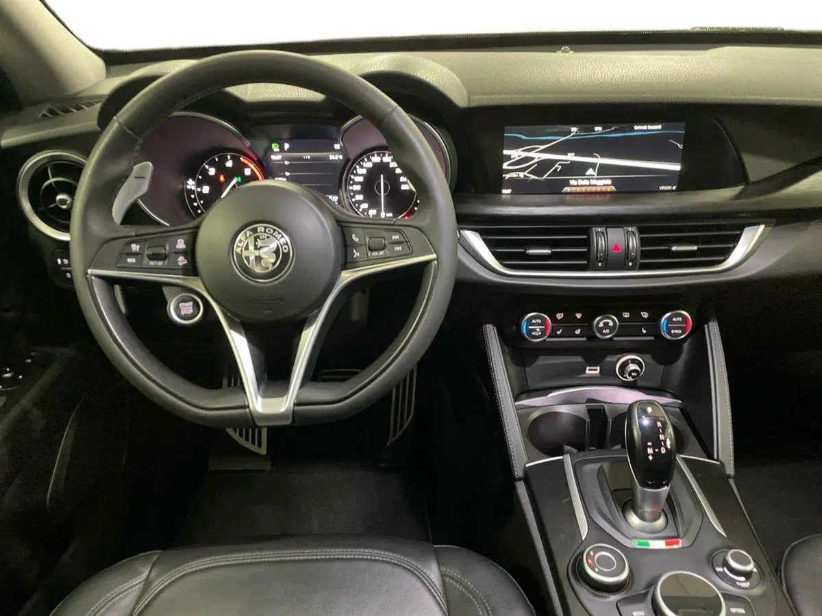 Alfa Romeo Stelvio usata a Macerata (11)