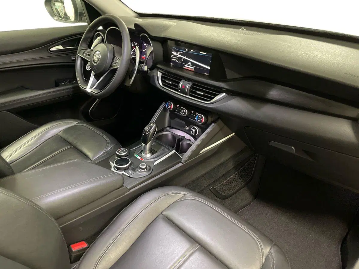 Alfa Romeo Stelvio usata a Macerata (12)