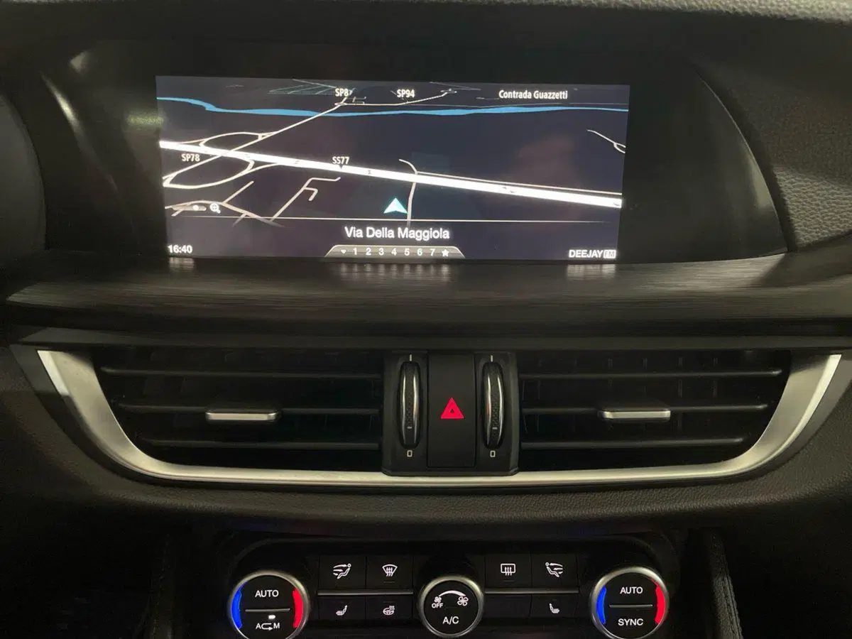 Alfa Romeo Stelvio usata a Macerata (15)