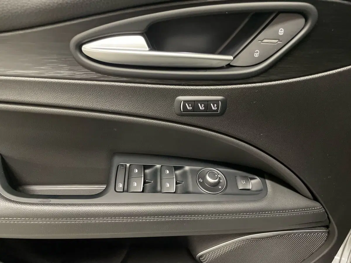 Alfa Romeo Stelvio usata a Macerata (17)