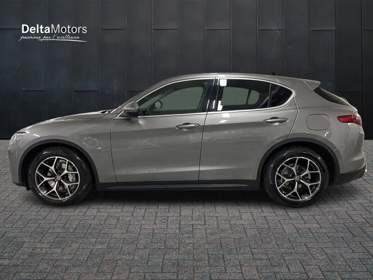Alfa Romeo Stelvio usata a Macerata (2)