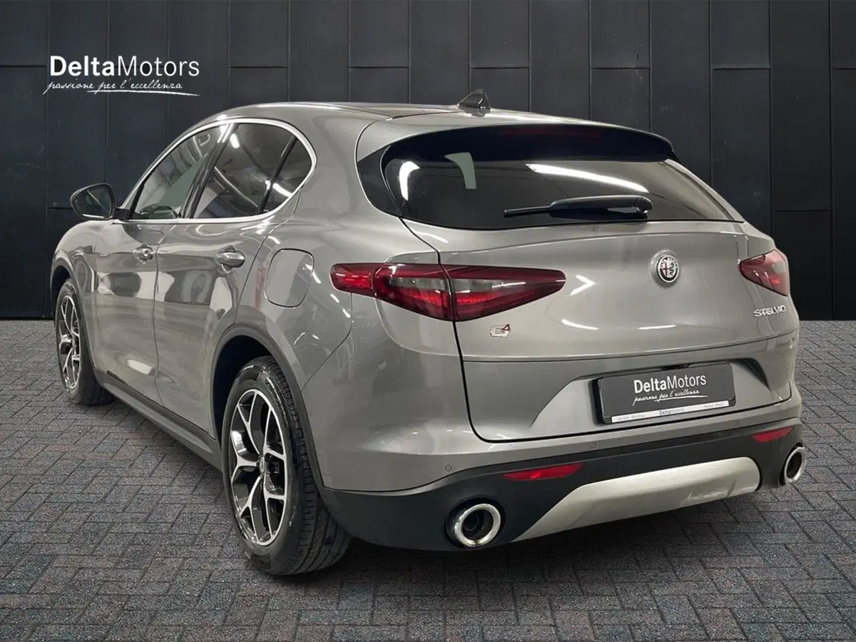 Alfa Romeo Stelvio usata a Macerata (3)