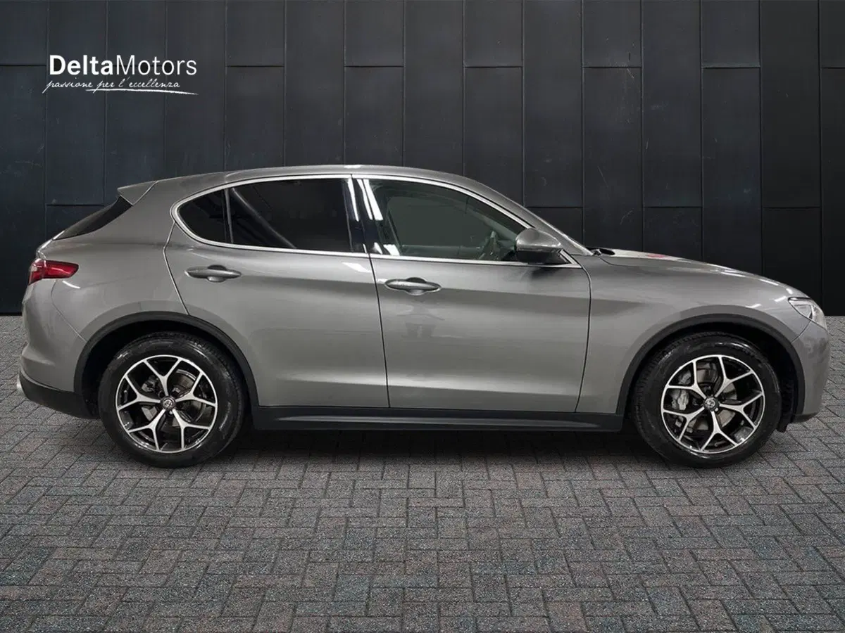 Alfa Romeo Stelvio usata a Macerata (5)