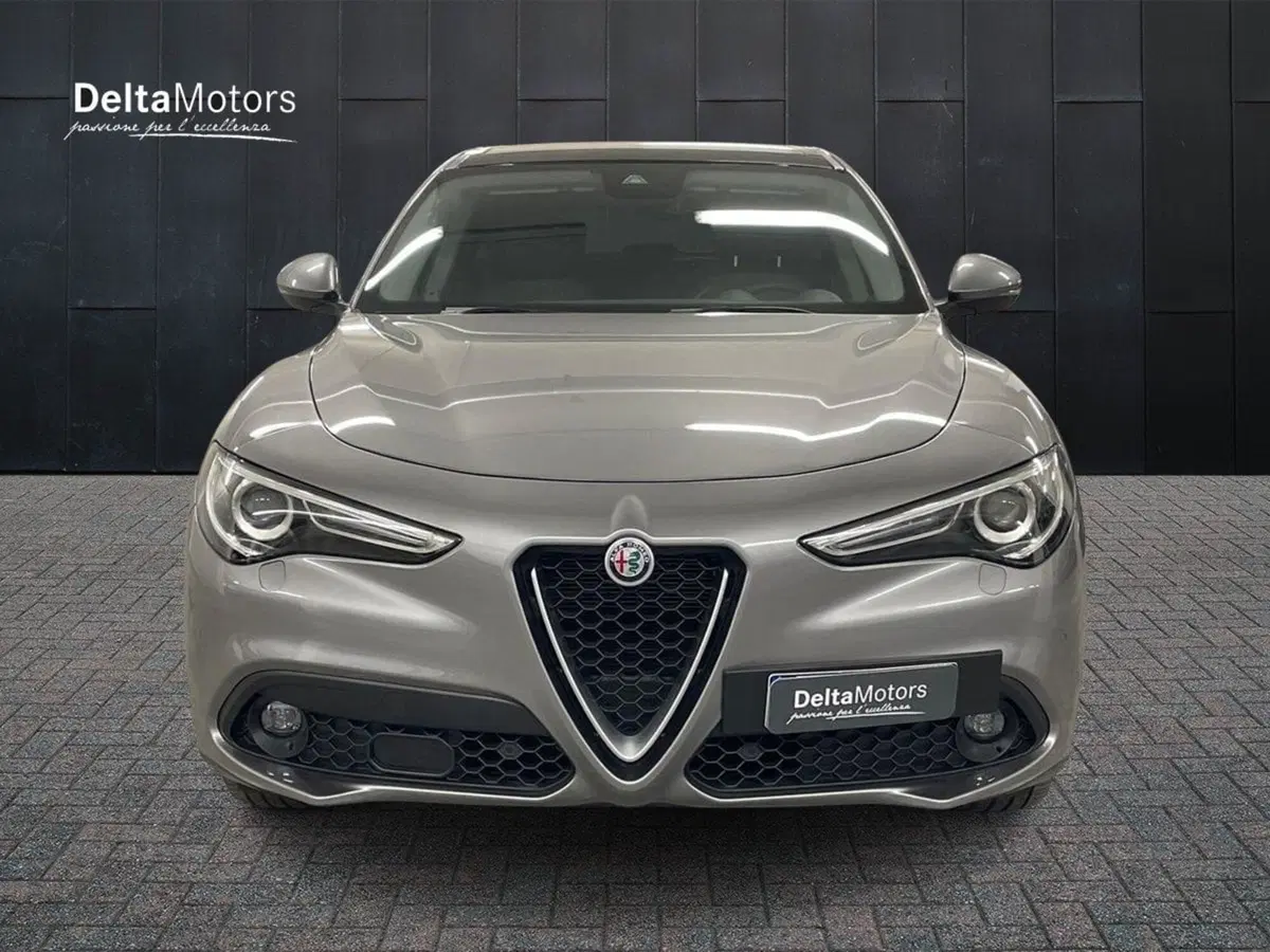 Alfa Romeo Stelvio usata a Macerata (6)
