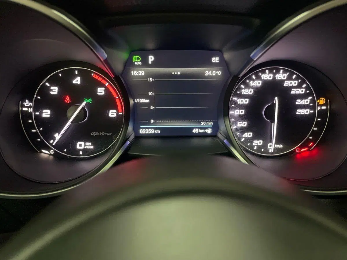 Alfa Romeo Stelvio usata a Macerata (9)