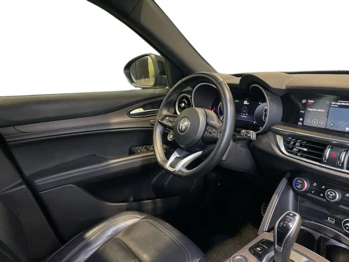 Alfa Romeo Stelvio usata a Ancona (12)