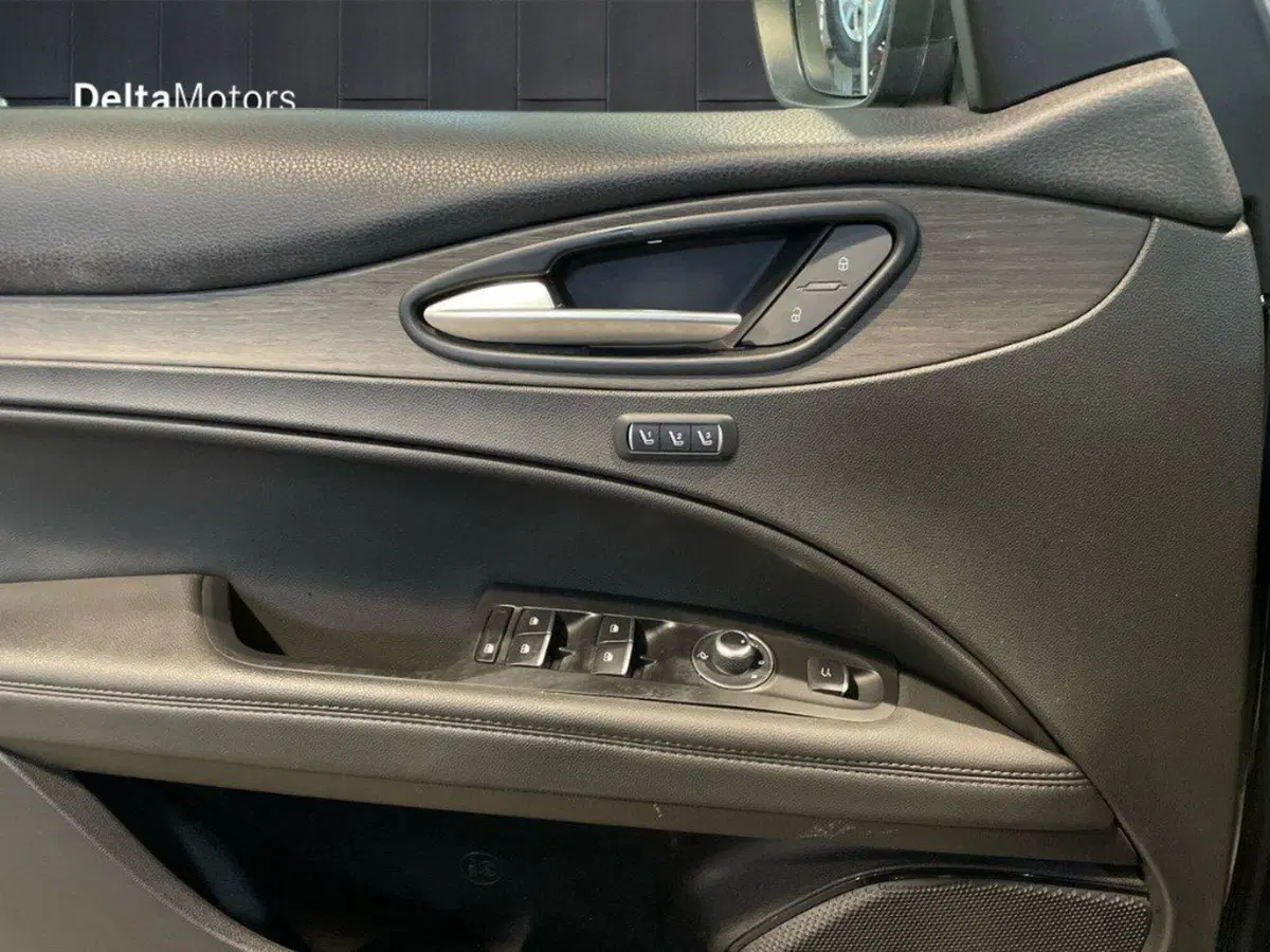 Alfa Romeo Stelvio usata a Ancona (17)