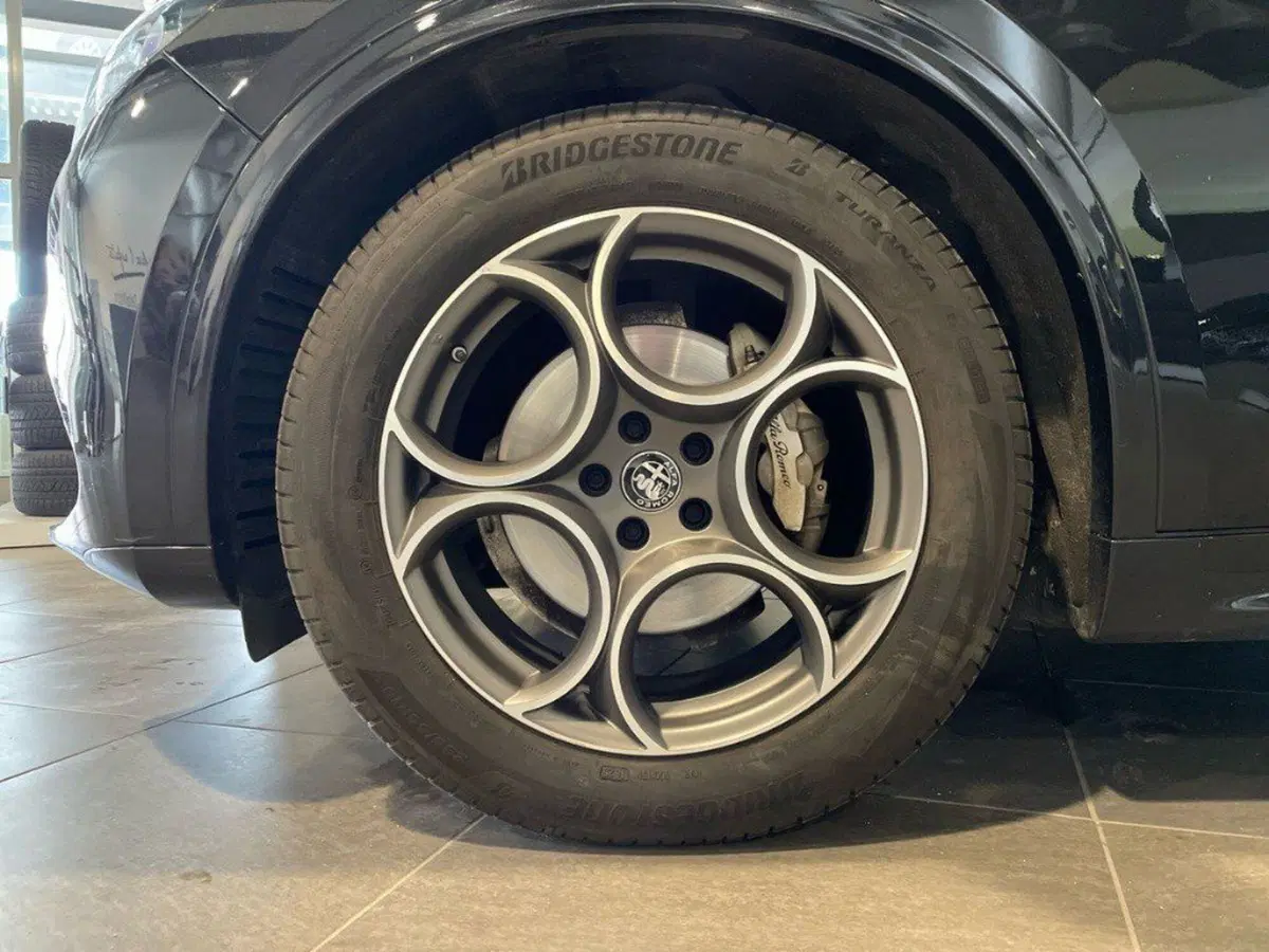 Alfa Romeo Stelvio usata a Ancona (8)