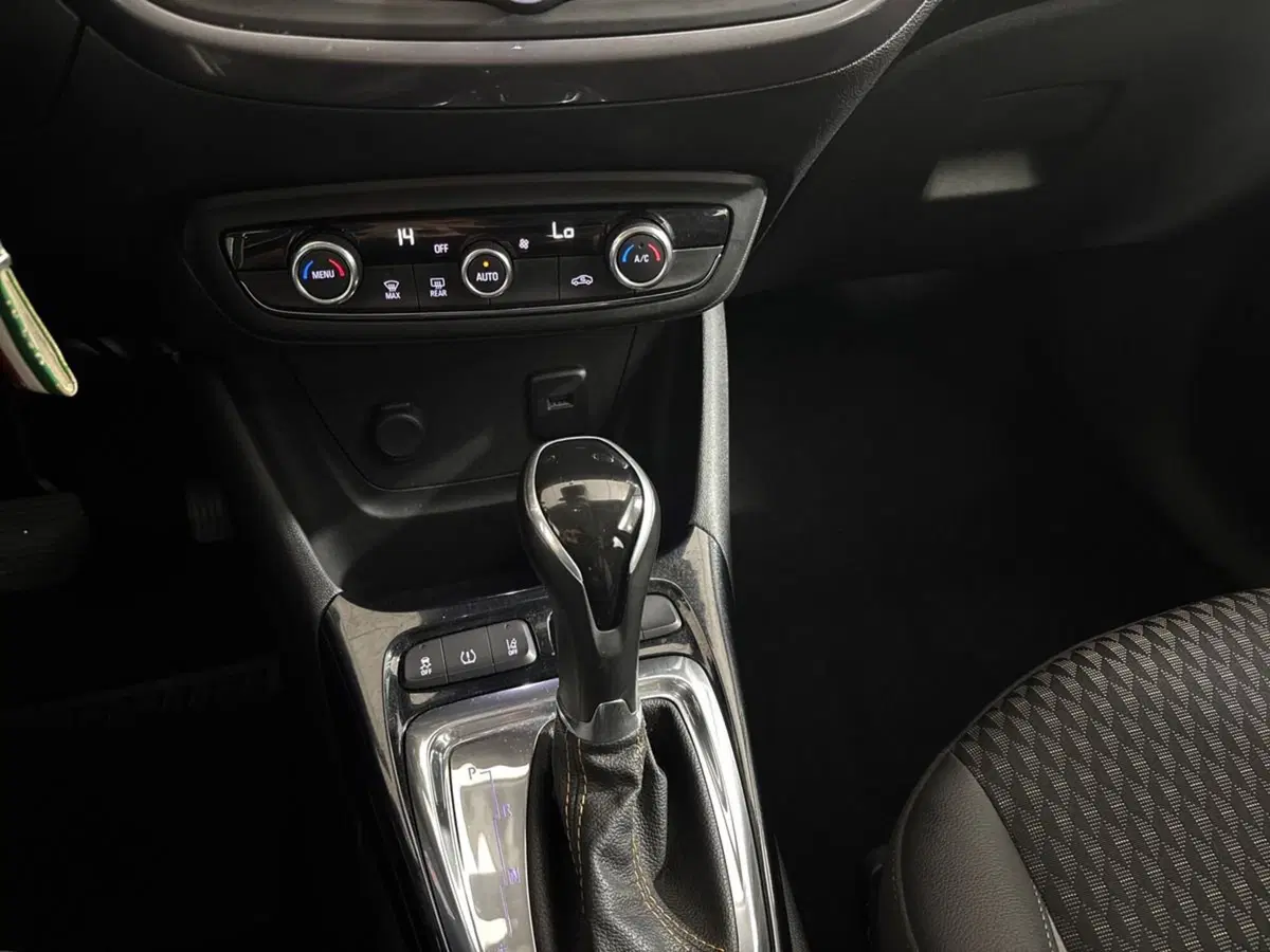 Opel Crossland X usata a Torino (15)