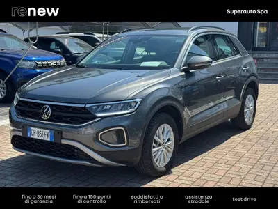 Volkswagen T-Roc 1.5 tsi Life dsg del 2023 usata a Vigevano