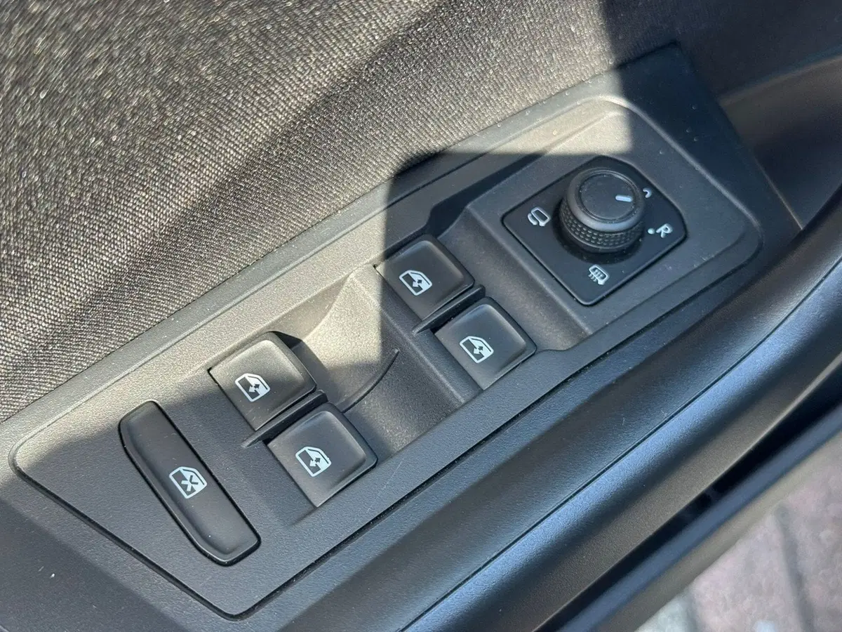 Volkswagen T-Roc usata a Pavia (8)