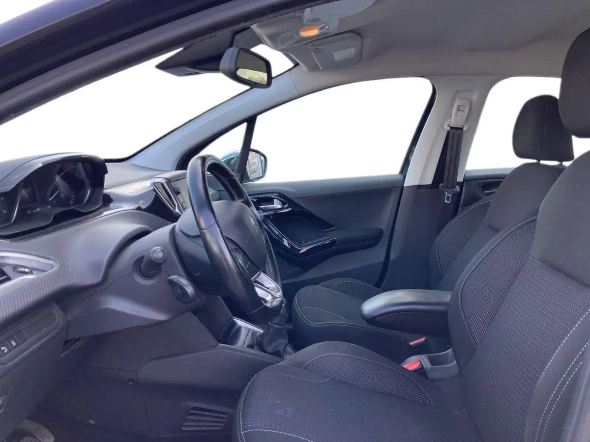 Peugeot 208 usata a Milano (10)