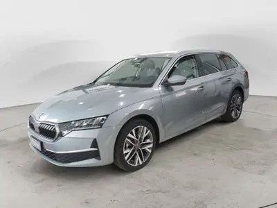 Skoda Octavia Station Wagon 2.0 tdi Style 150cv dsg nuova a Torino