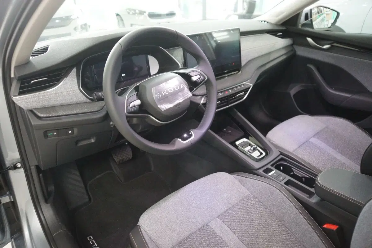 Skoda Octavia Station Wagon nuova a Torino (10)