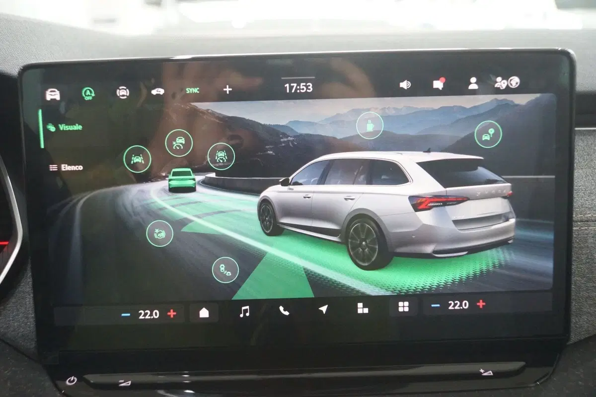 Skoda Octavia Station Wagon nuova a Torino (16)