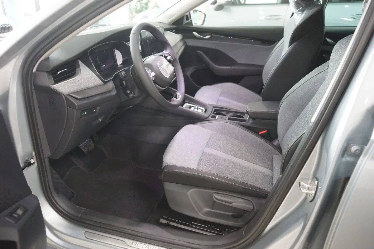 Skoda Octavia Station Wagon nuova a Torino (9)