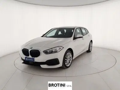 BMW Serie 1 116d Business Advantage del 2020 usata a Massa
