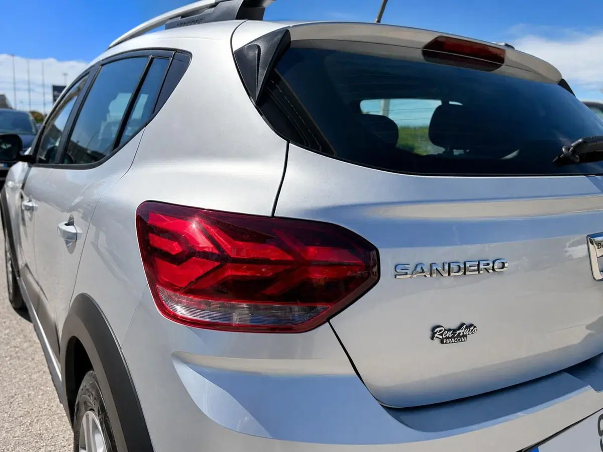Dacia Sandero usata a Rimini (10)