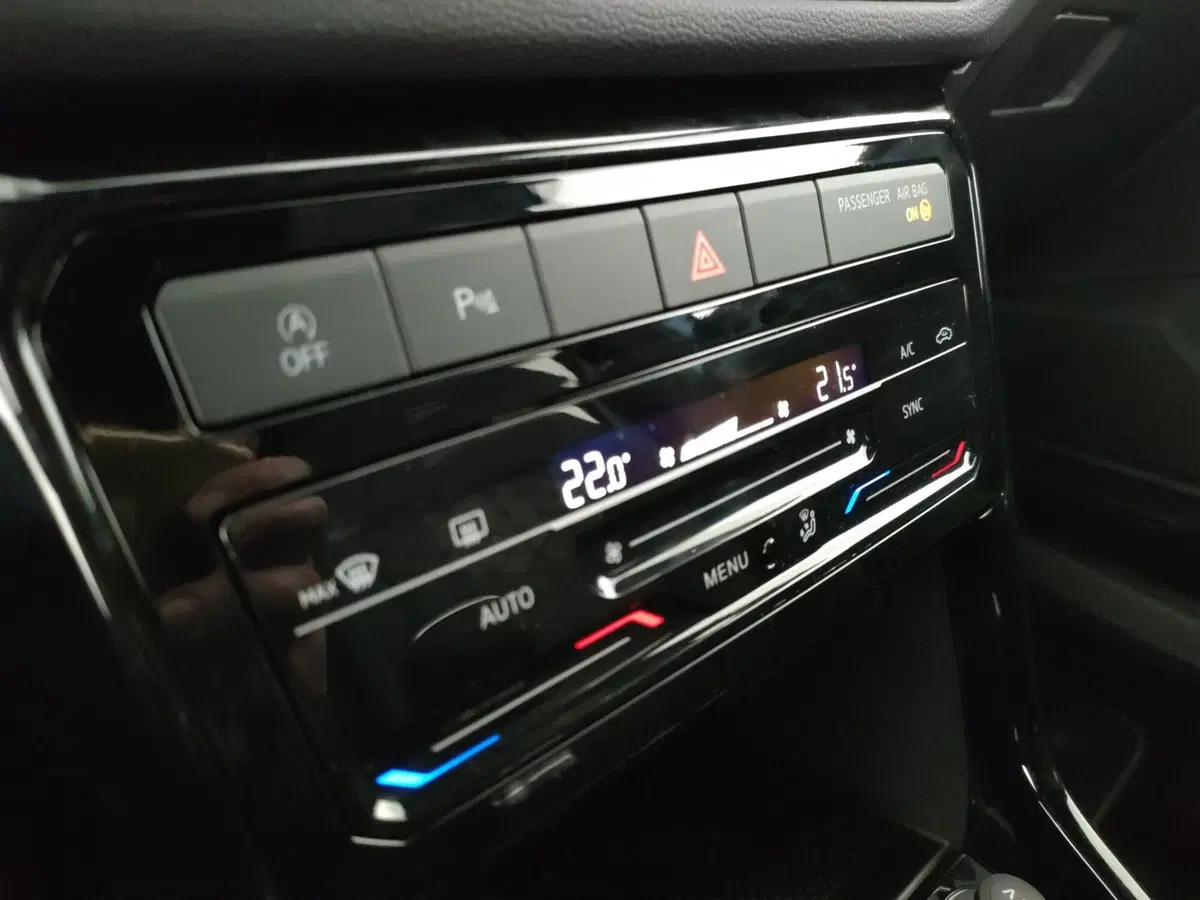 Volkswagen T-Cross nuova a Napoli (18)