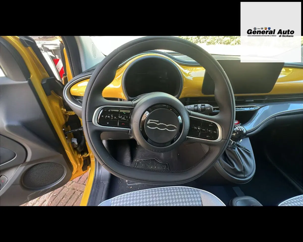 Fiat 500 nuova a Lucca (10)