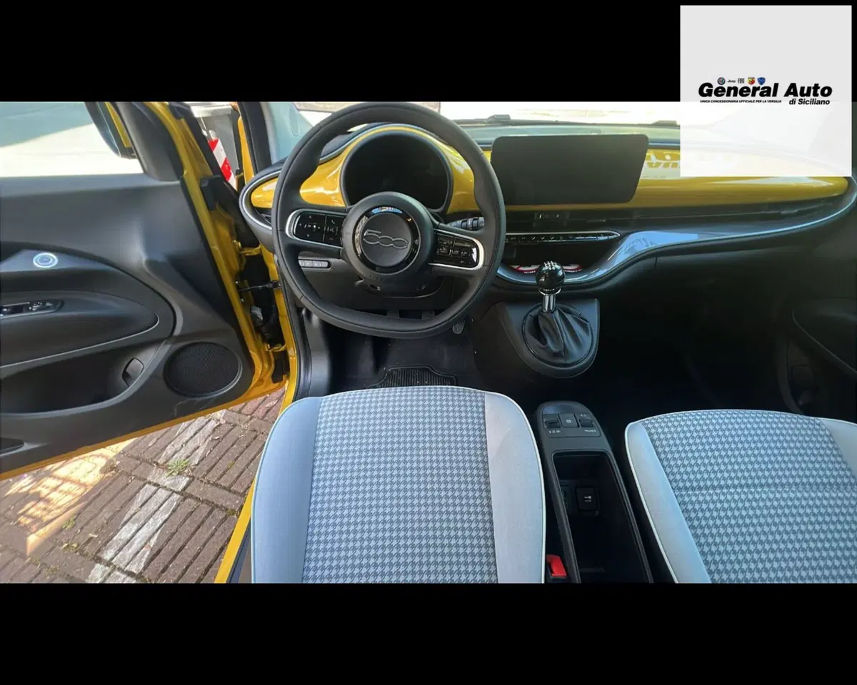 Fiat 500 nuova a Lucca (12)