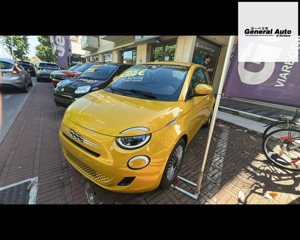 Fiat 500 nuova a Lucca (3)