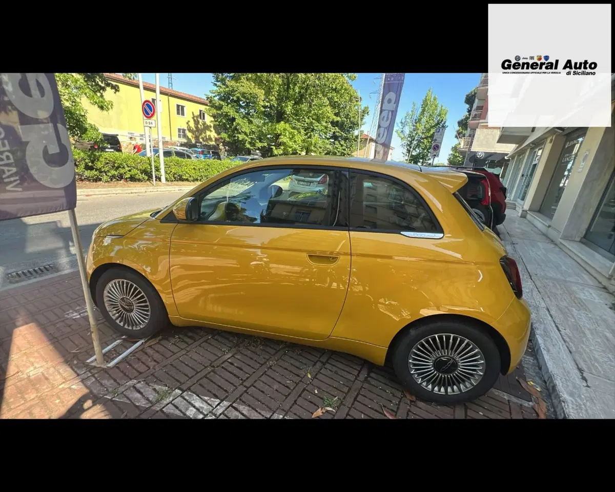Fiat 500 nuova a Lucca (4)
