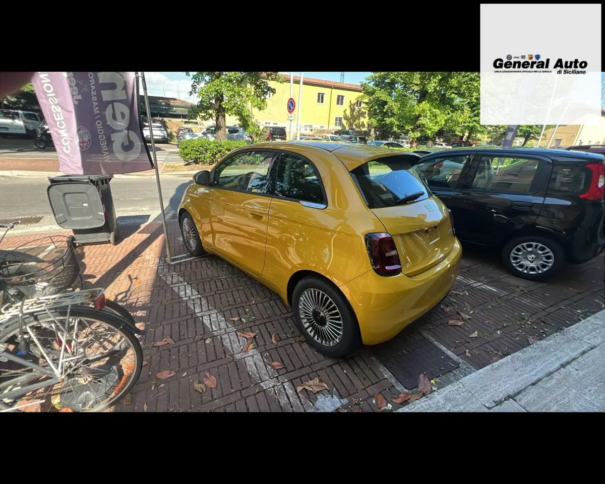 Fiat 500 nuova a Lucca (5)