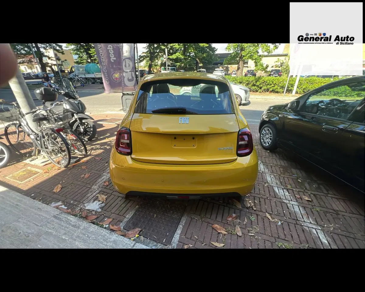 Fiat 500 nuova a Lucca (6)