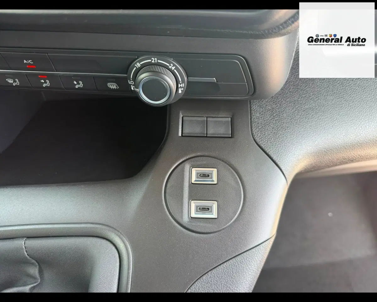 Fiat Doblò Furgone nuova a Lucca (17)