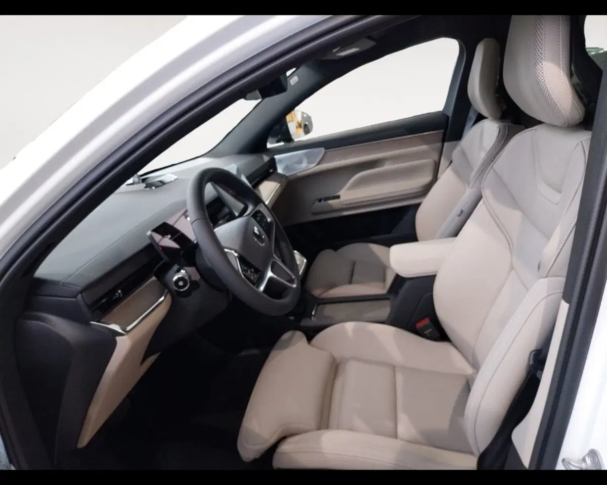 Volvo ES90 nuova a Ravenna (10)