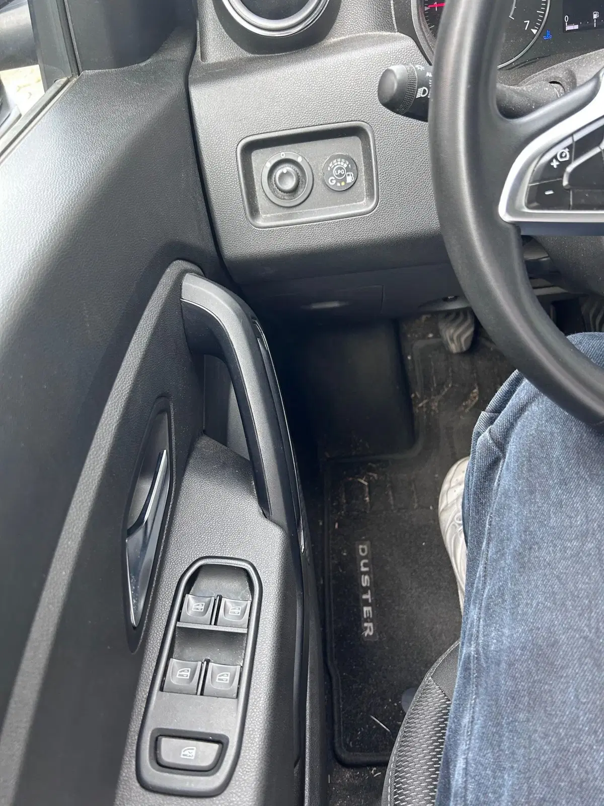 Dacia Duster usata a Firenze (13)