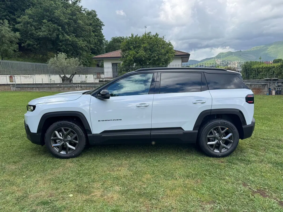 Jeep Compass nuova a Salerno (10)