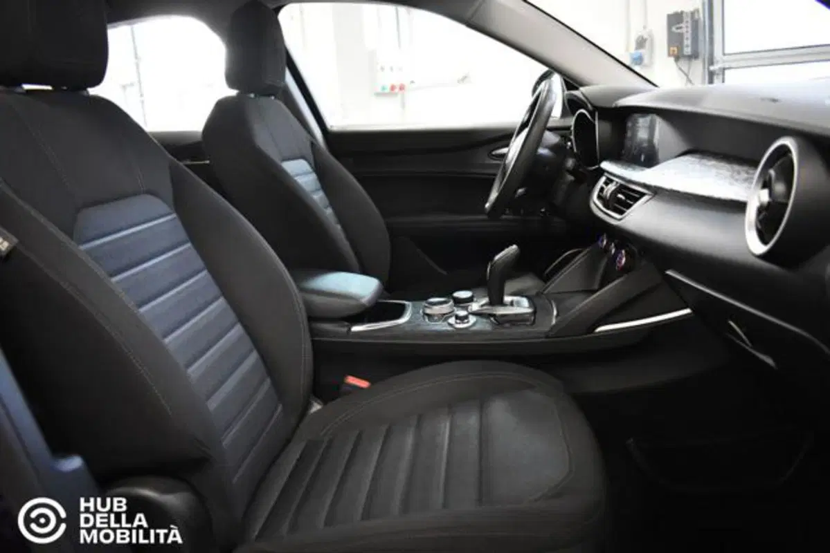 Alfa Romeo Stelvio usata a Perugia (12)