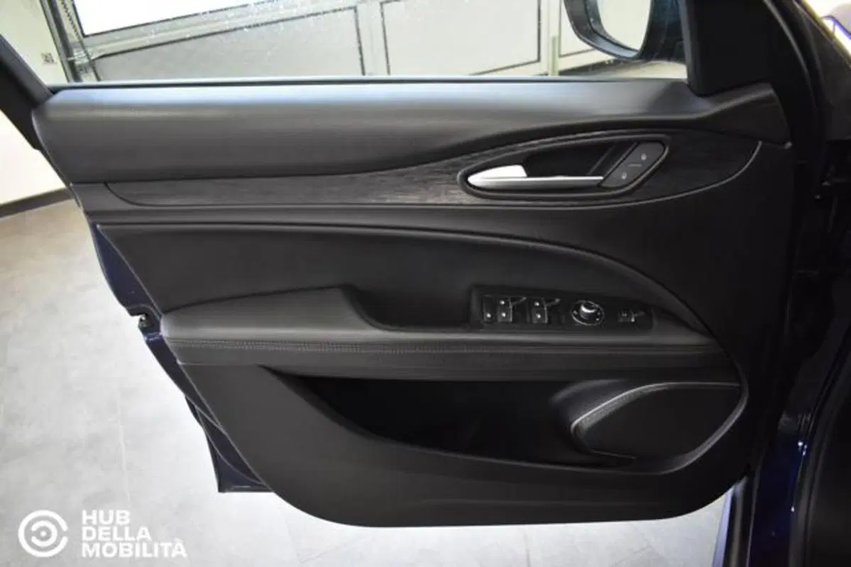Alfa Romeo Stelvio usata a Perugia (7)