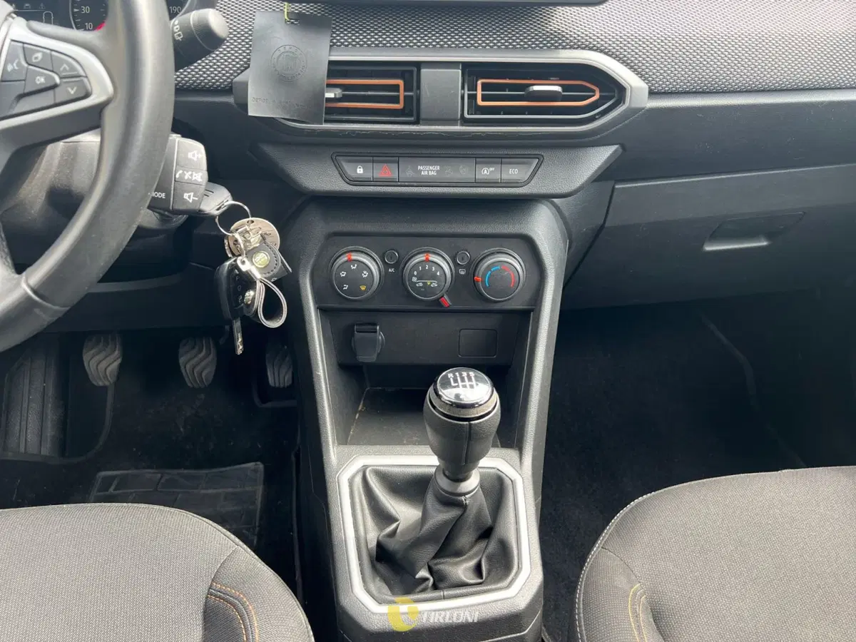 Dacia Sandero usata a Milano (14)