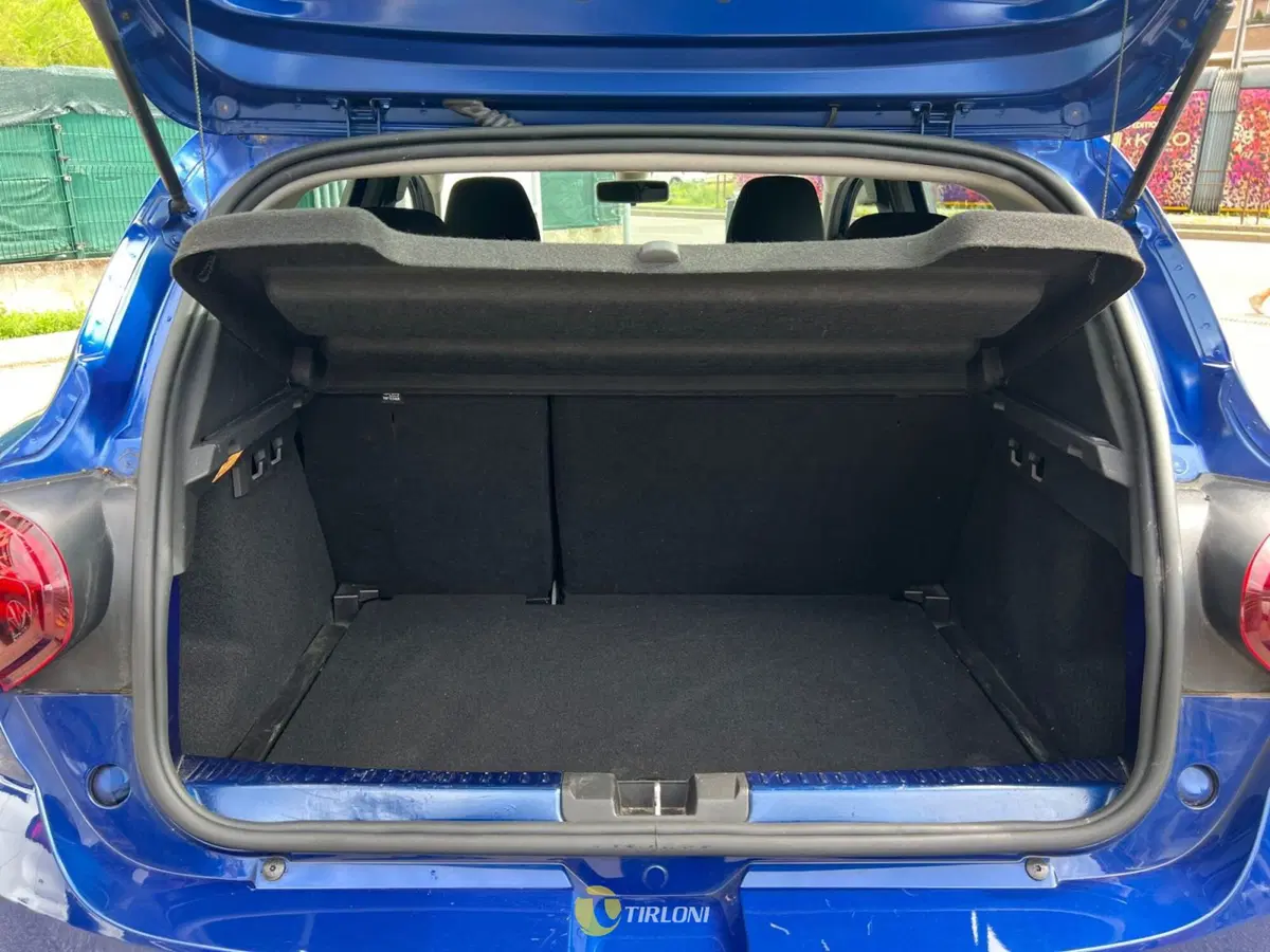 Dacia Sandero usata a Milano (17)