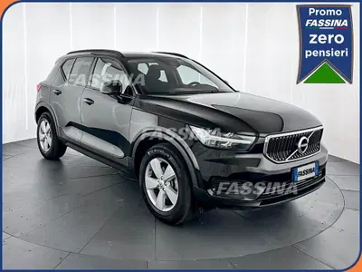 Volvo XC40 T2 Momentum Core del 2022 usata a Milano
